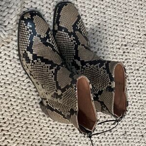 Madewell Cream and Black Ankle Booties Sleek Design